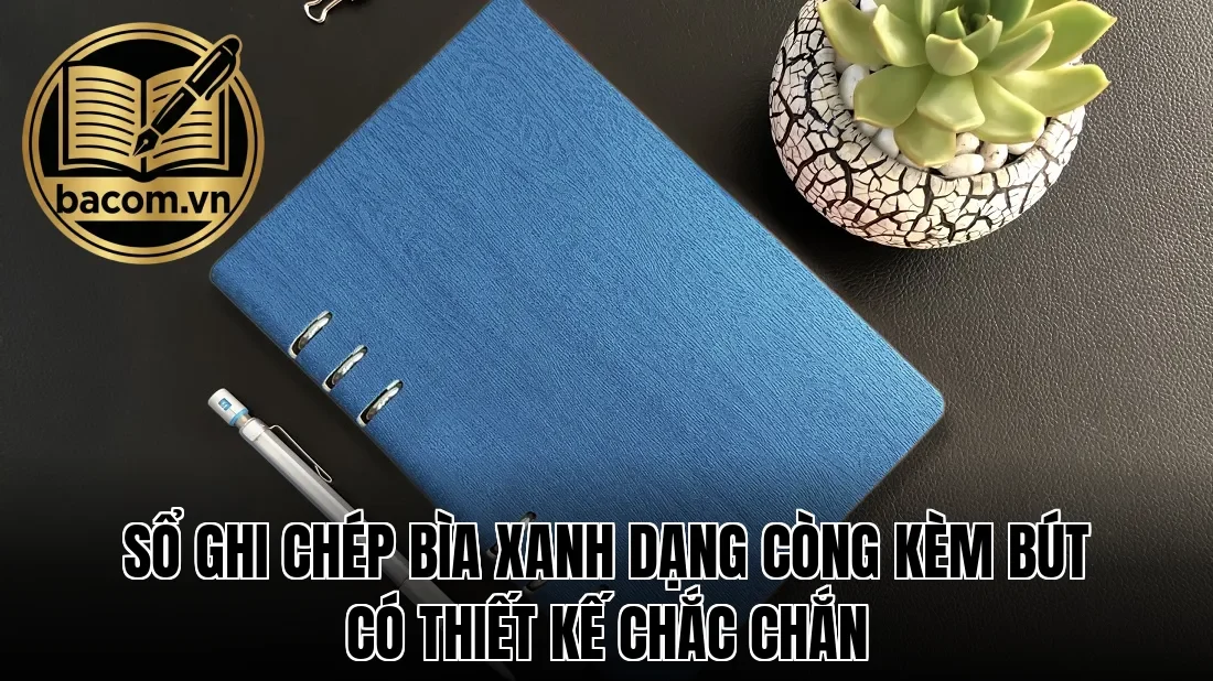 Sổ ghi chép bìa xanh dạng còng kèm bút có thiết kế chắc chắn